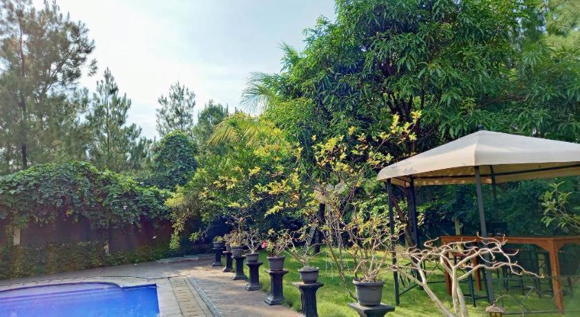 Villa Gathering Yuni Syahla Citaringgul Exteriör bild