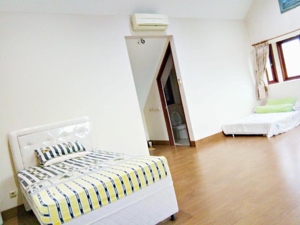 Villa Gathering Yuni Syahla Citaringgul Exteriör bild