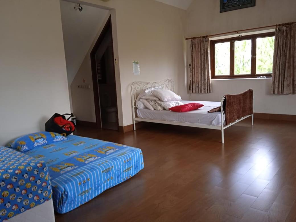 Villa Gathering Yuni Syahla Citaringgul Exteriör bild