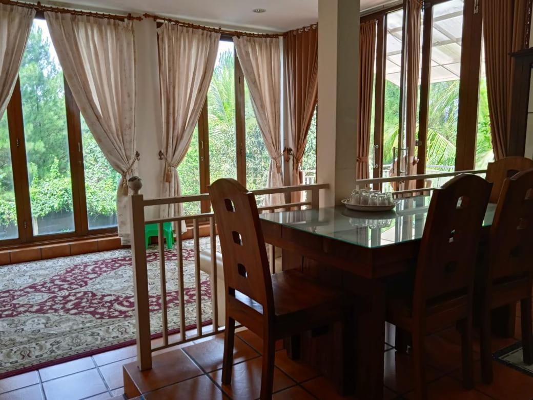 Villa Gathering Yuni Syahla Citaringgul Exteriör bild